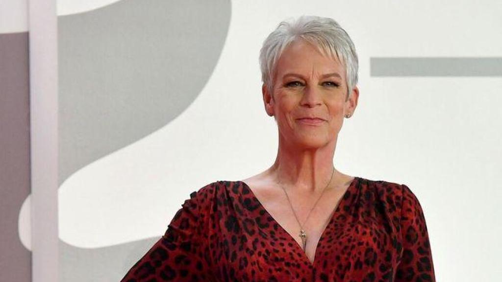 Jamie Lee Curtis en la alfombra roja del Festival de Venecia.