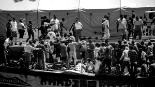 Llegada de un cayuco al puerto de La Restinga, en El Hierro, Canarias (España).