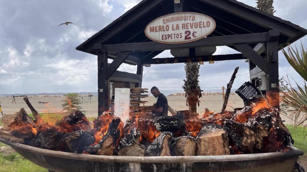 Zona de los espetos del chiringuito El Merto