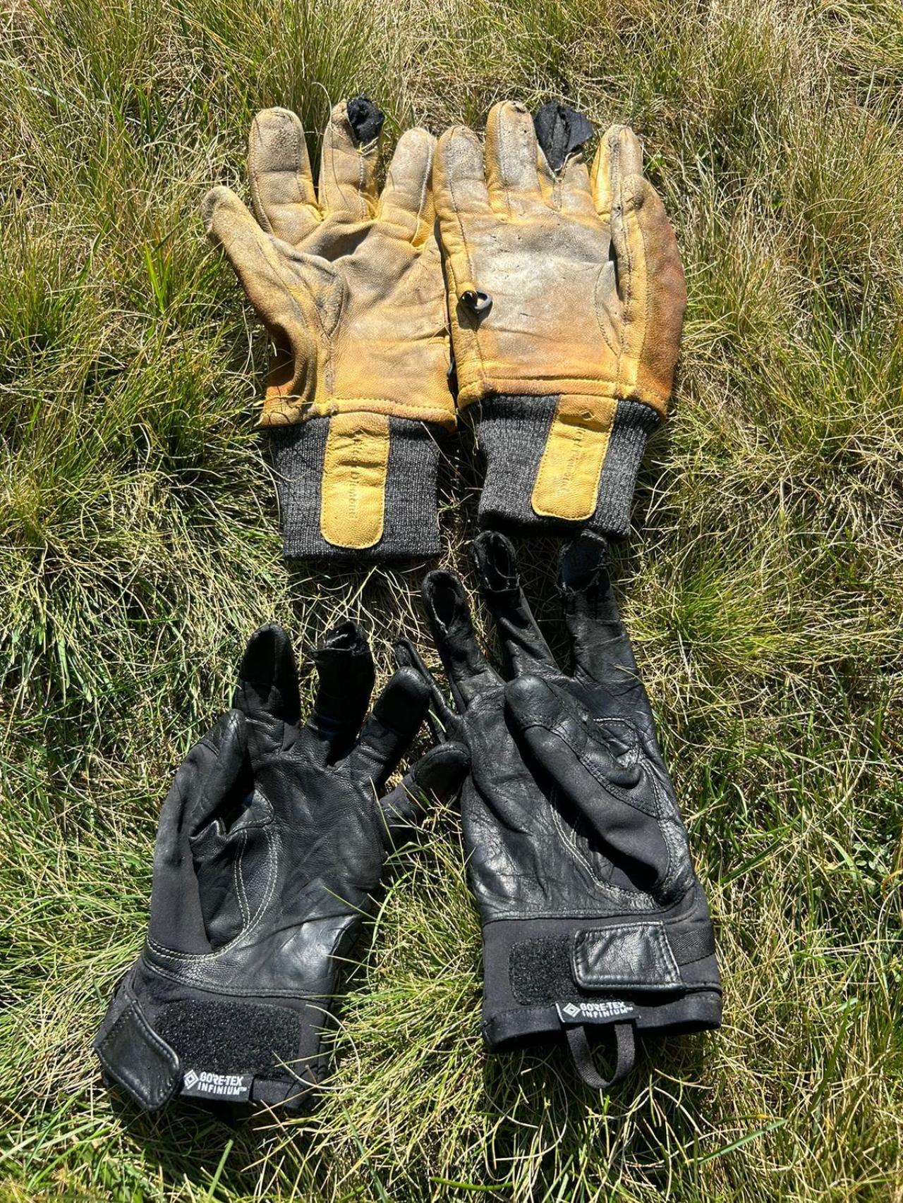 Los guantes de Kilian Jornet usados en su reto Alpes Connections.
