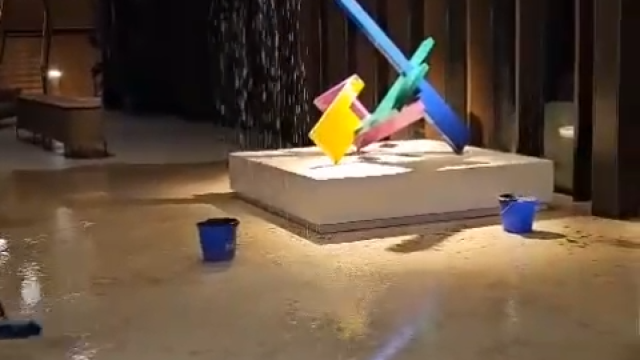 El agua de la lluvia filtrándose al Parador de Molina de Aragón (Guadalajara).