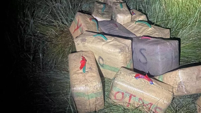 Los 121 fardos de hachís interceptados por la Guardia Civil.