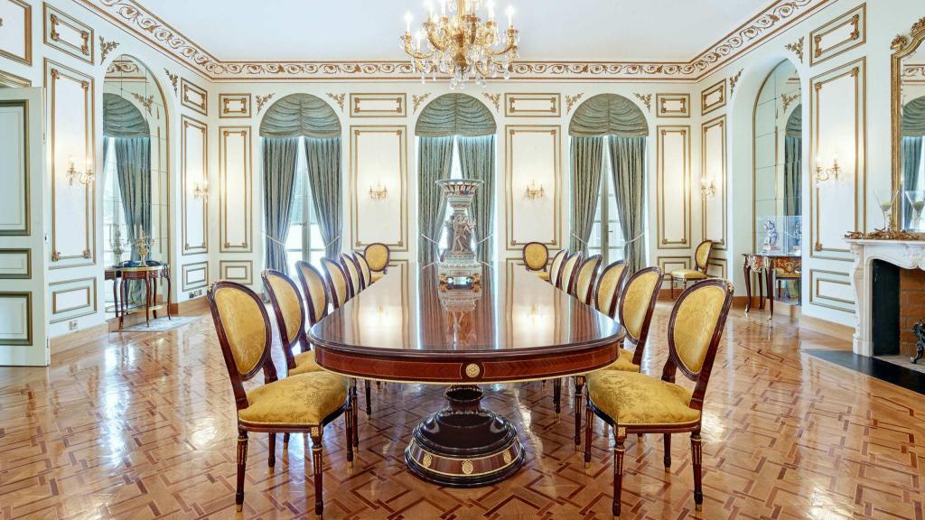 Salón del Palacio Villalís.