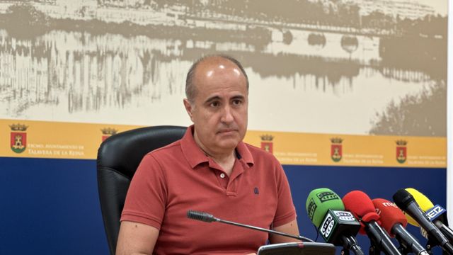 El portavoz municipal, Jesús García-Barroso, en rueda de prensa.