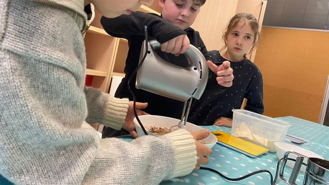 Niños en un taller de repostería