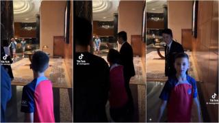 Marcos Llorente ignora a un niño