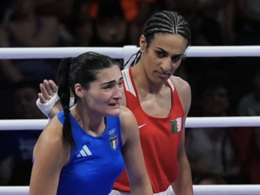 Angela Carini, tras su combate contra Imane Khelif en los Juegos de París.