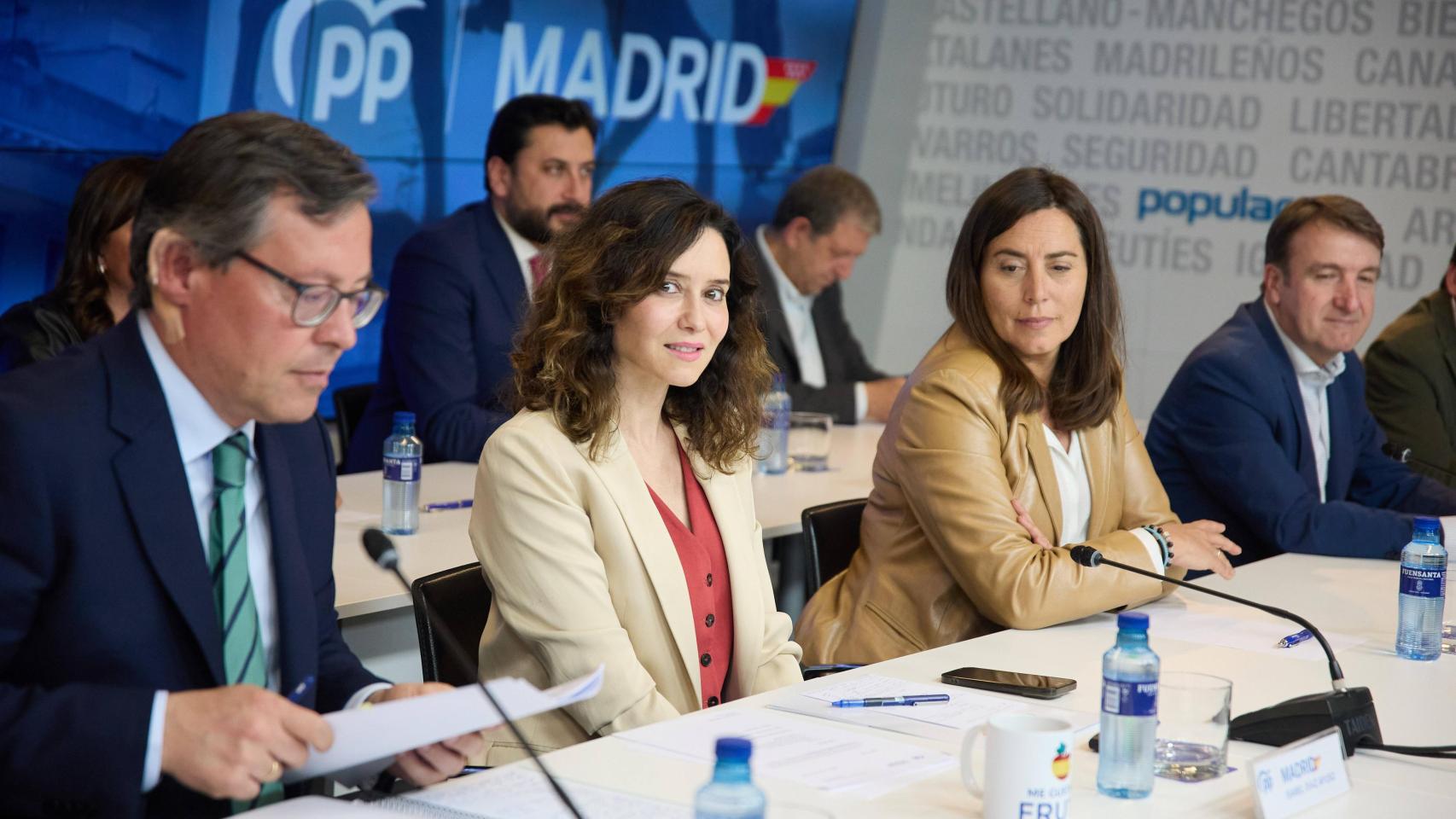 La presidenta madrileña, Isabel Díaz Ayuso, junto a Ana Millán.