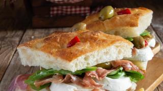 La panadería de Vigo para los enamorados de la cocina italiana: tienen la mejor focaccia de mortadela y burrata