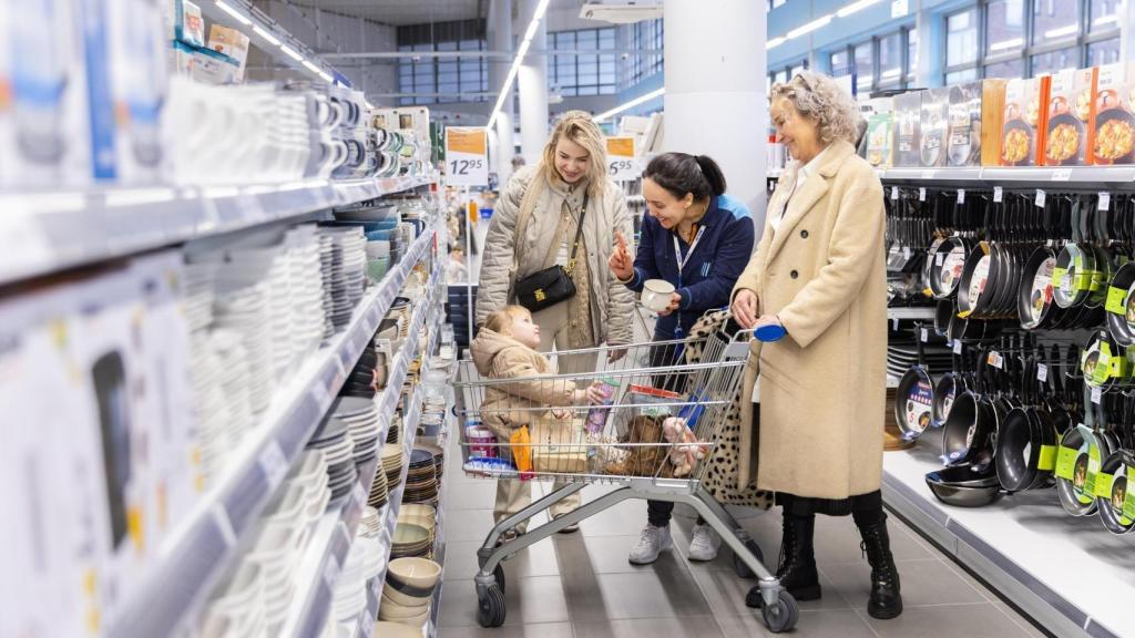 Clientes en una tienda de Action