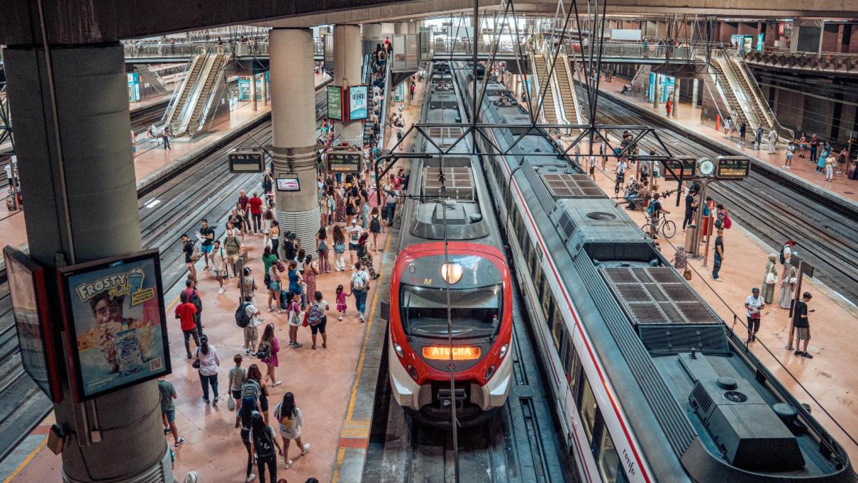 Cortes en las líneas C-2, C-7 y C-8 de Cercanías Madrid por el descarrilamiento de un tren de mercancías en Guadalajara