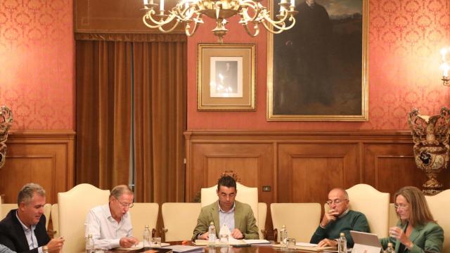 El Presidente De La Diputación De Pontevedra, Luis López, En La Junta De Gobierno