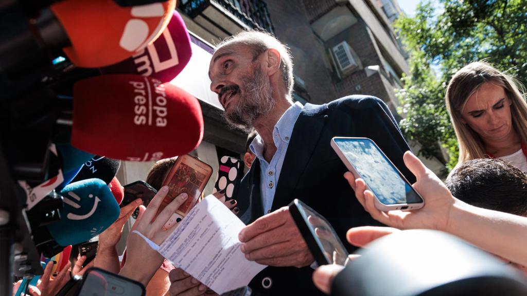 El expresidente aragonés Javier Lambán, a las puertas de Ferraz en uno de los pasados comités.