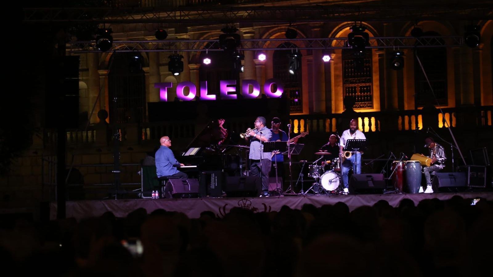 Concierto de Manuel Machado Sexteto en la Plaza del Ayuntamiento de Toledo. Fotos: Venancio Martín.