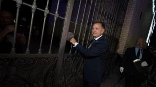 El alcalde de Albacete, Manuel Serrano, abre la Puerta de Hierros en su 50 aniversario.