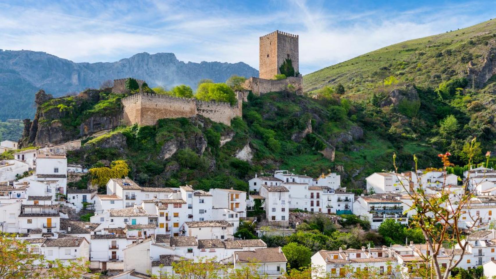 Castillo de Cazorla sobre el pueblo