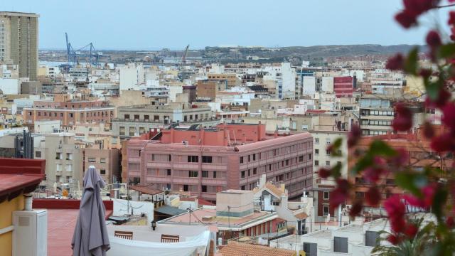 Vistas de la ciudad de Alicante en una imagen de Shutterstock.