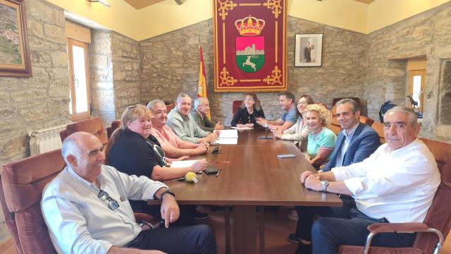 Reunión del presidente de la Diputación de Zamora, Javier Faúndez, con los alcaldes de las localidades afectadas
