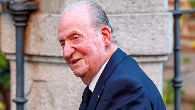 El rey Juan Carlos a su llegada al funeral de su sobrino, Juan Gómez-Acebo.