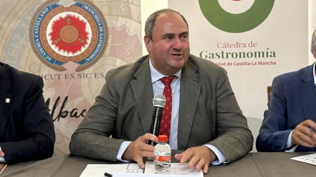 El consejero de Agricultura, Ganadería y Desarrollo Rural, Julián Martínez Lizán.