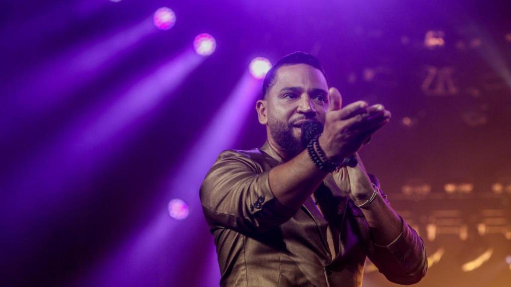 El grupo Aventura durante su concierto en el  Santiago Bernabéu.