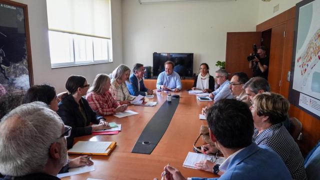 Reunión del Concello con sectores inmobiliarios en junio pasado.