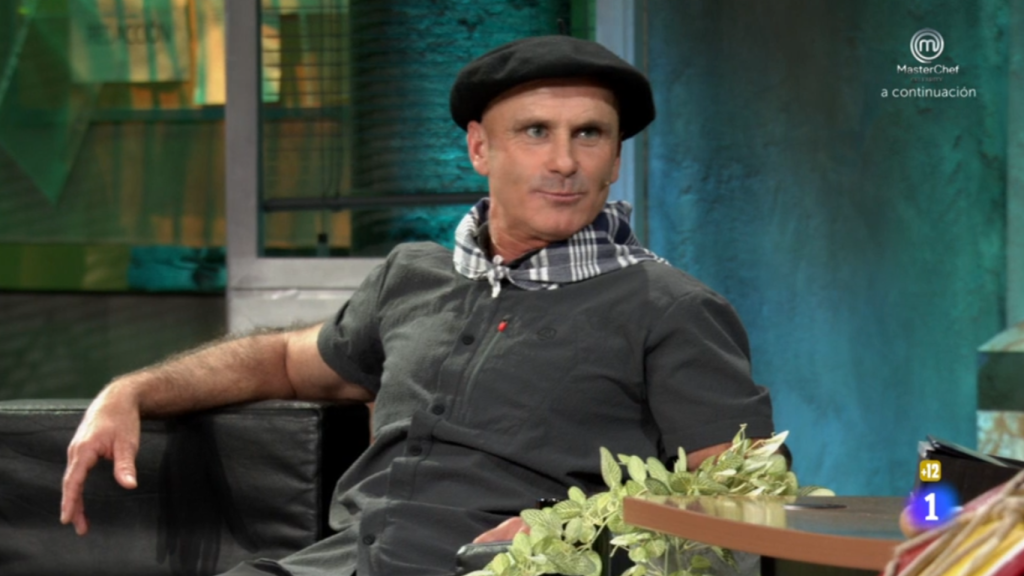 El surfista Aitor Francesena, primero invitado de 'La Revuelta'