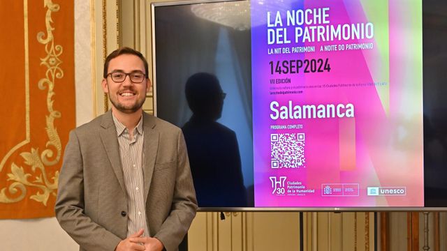 El concejal de Cultura y Turismo, Ángel Fernández, presentando la Noche del Patrimonio