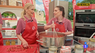 Cristina Cifuentes e Inés Hernand, en 'MasterChef Celebrity 9'