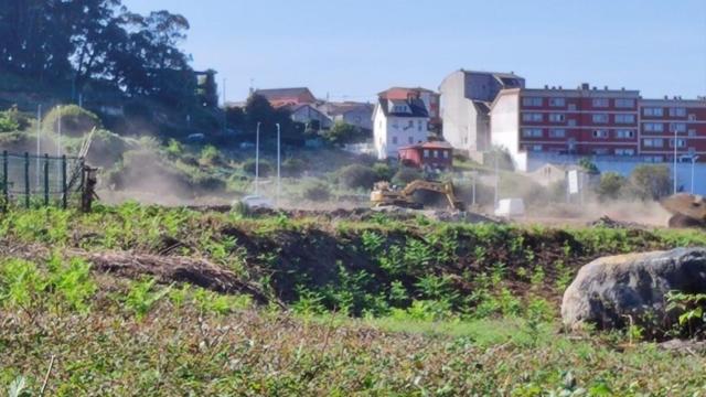 Máquinas terminan de derribar una vivienda en el Sector 2 de Visma (imagen de archivo)