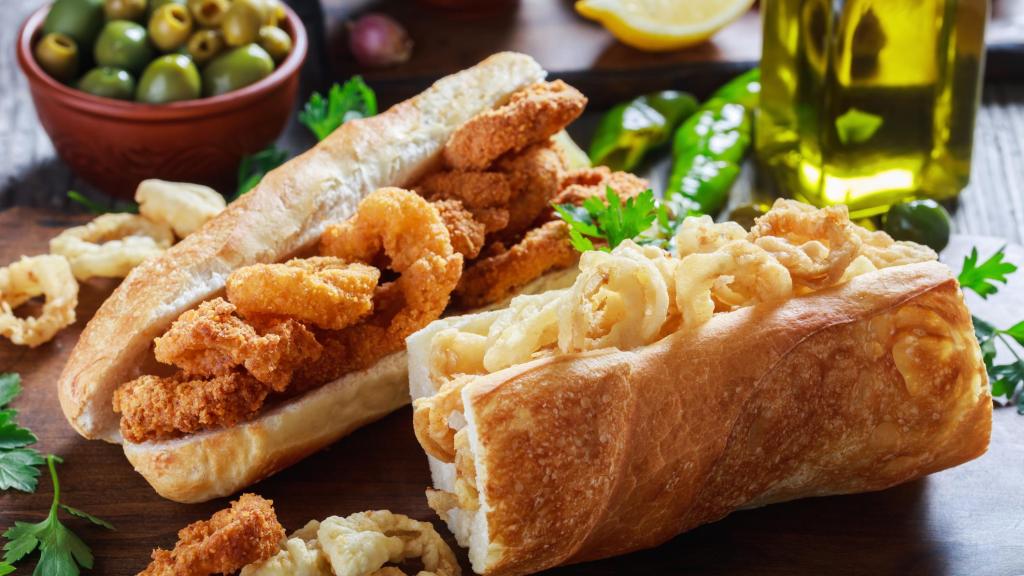 Bocadillos de calamares rebozados