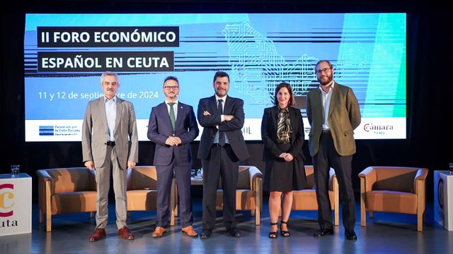 Una imagen de la mesa redonda donde se ha hablado del talento y el futuro de Ceuta.