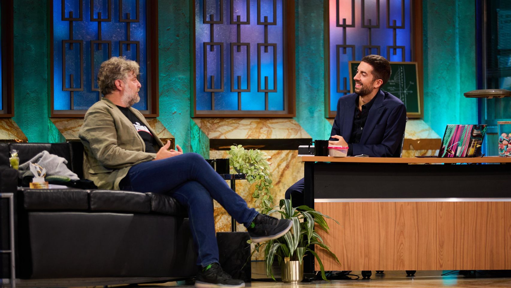 El albaceteño Raúl Cimas salva a David Broncano en el último programa de 'La Revuelta'