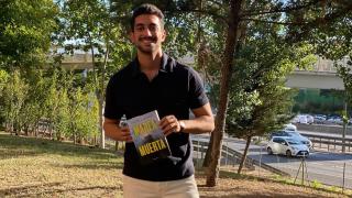 Nacho Carreras con su última novela, Marea Muerta