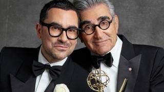 Los presentadores de la gala de los Emmy le lanzaron un dardo de 'The Bear' en su monólogo y acertaron
