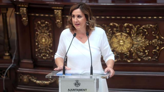 La alcaldesa de Valencia, María José Catalá, este lunes en el debate sobre el estado de la ciudad. EE
