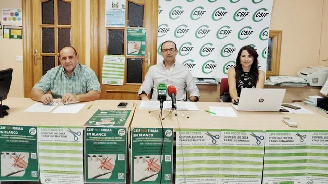 Tomás Corcuera, Rubén Gómez y Ada Ruiz, de izquierda a derecha, durante la rueda de prensa.