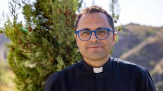 El sacerdote Valentín Bustos.