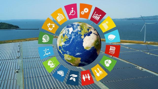 Objetivos de Desarrollo Sostenible rodeados por el planeta Tierra.