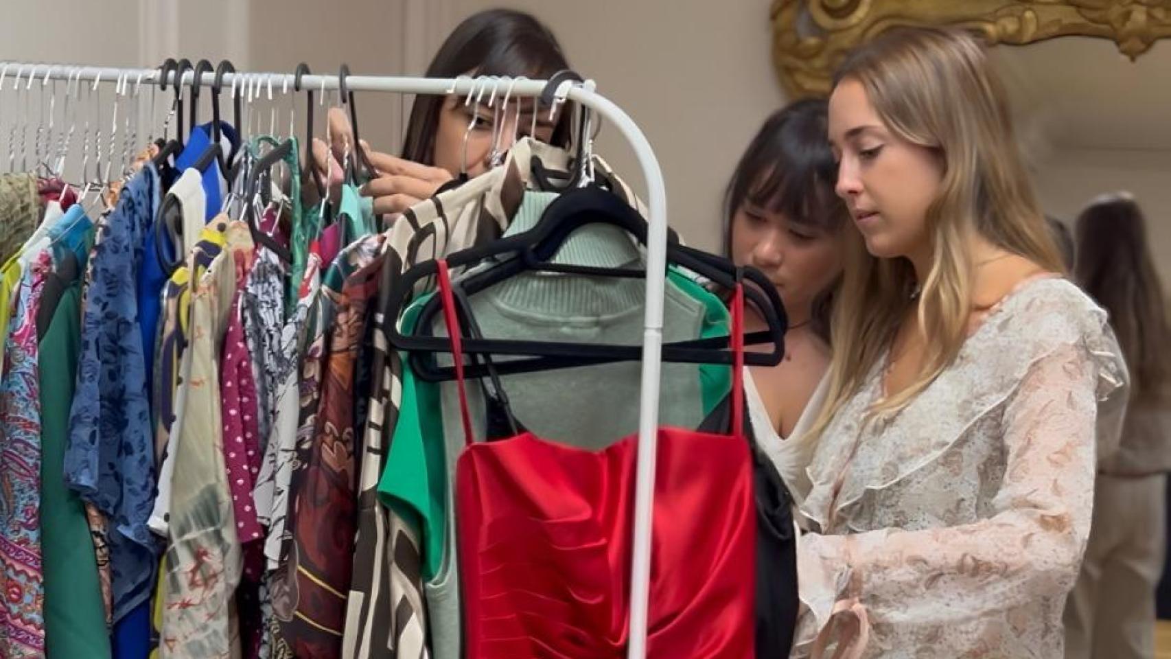 Visitantes durante la primera 'Swap Party' de Magas.