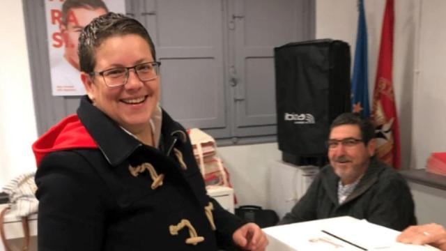 Isabel García, participando en unas elecciones primarias del PSOE.