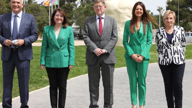 Visita de Ximo Puig a la Universidad de Alicante en abril de 2022 para anunciar que le concedía el grado de Medicina.