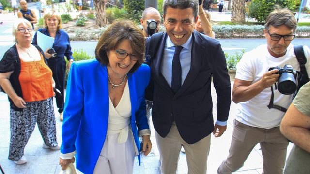Amparo Navarro y Carlos Mazón este lunes en Alicante.