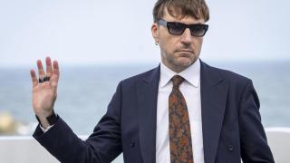 El director Albert Serra ha presentado este lunes en el 72 Festival de Cine de San Sebastián Tardes de soledad, que compite en la Sección Oficial del certamen. EFE/Javier Etxezarreta.