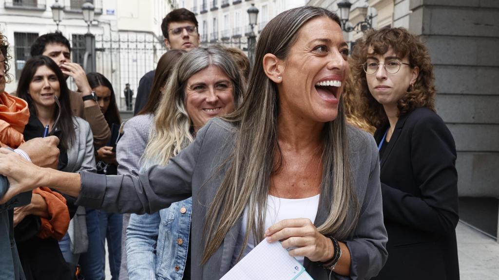 Miriam Nogueras, portavoz del grupo parlamentario de Junts, a las puertas del Congreso.