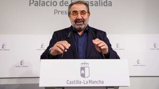 Jesús Fernández Sanz, consejero de Sanidad de Castilla-La Mancha, durante la rueda de prensa.