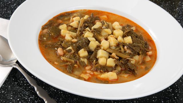 Caldo gallego.