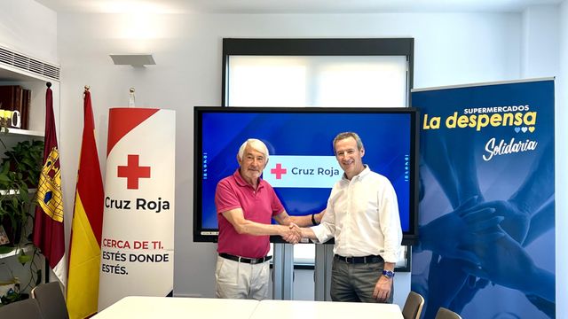 El acuerdo ha sido suscrito entre el presidente de Cruz Roja CLM, Jesús Esteban y por el director de Recursos Humanos de La Despensa,  Vicente Barchino.