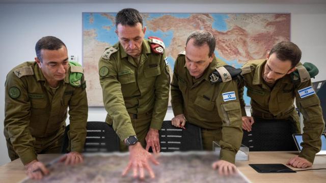 Israel dice que se prepara para una incursión terrestre en el Líbano.