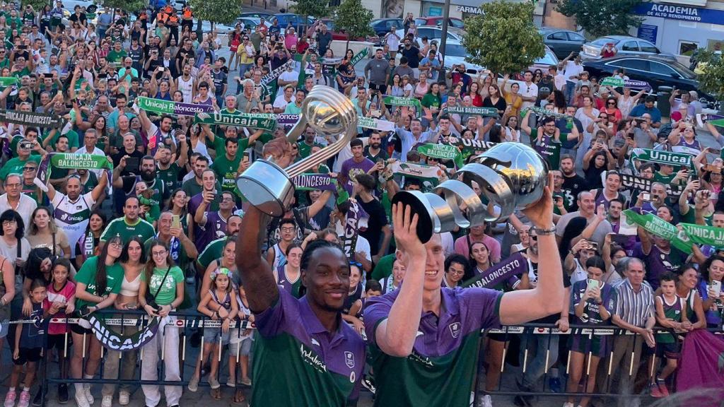 Cientos de personas en el Santuario de la Virgen de la Victoria el pasado mes de septiembre celebrando la Intercontinental.